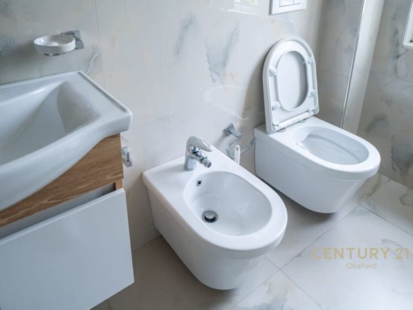 Tirane, jepet me qera apartament 2+1 Kati 3, 600 € (vasil shanto)