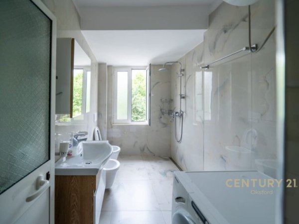 Tirane, jepet me qera apartament 2+1 Kati 3, 600 € (vasil shanto)