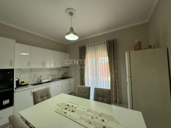 Tirane, jepet me qera apartament 2+1 Kati 2, 105 m² 600 € (vilat gjermane)