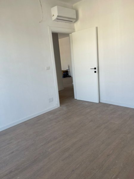 Tirane, jepet me qera apartament 3+1 Kati 6, 126 m² 550 € (Astir)