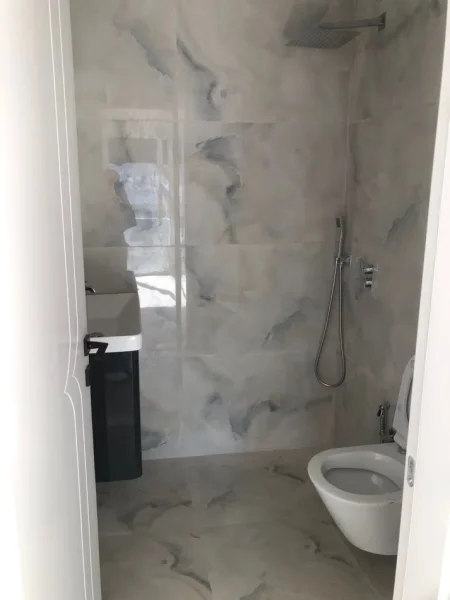 Tirane, jepet me qera apartament 3+1 Kati 6, 126 m² 550 € (Astir)