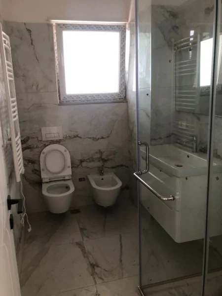 Tirane, jepet me qera apartament 3+1 Kati 6, 126 m² 550 € (Astir)