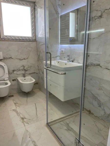 Tirane, jepet me qera apartament 3+1 Kati 6, 126 m² 550 € (Astir)