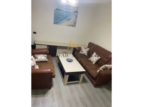 Tirane, jepet me qera apartament 2+1 , 90 m² 450 € (Rruga Besa)