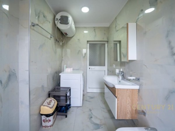 Tirane, jepet me qera apartament 2+1 Kati 3, 58 m² 600 € (VASIL SHANTO)