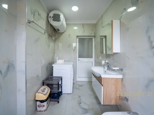 Tirane, jepet me qera apartament 2+1 Kati 3, 58 m² 600 € (VASIL SHANTO)