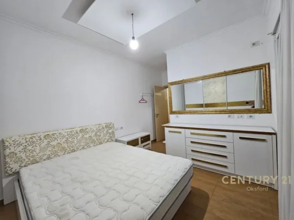 Tirane, jepet me qera apartament 2+1 Kati 5, 104 m² 400 € 