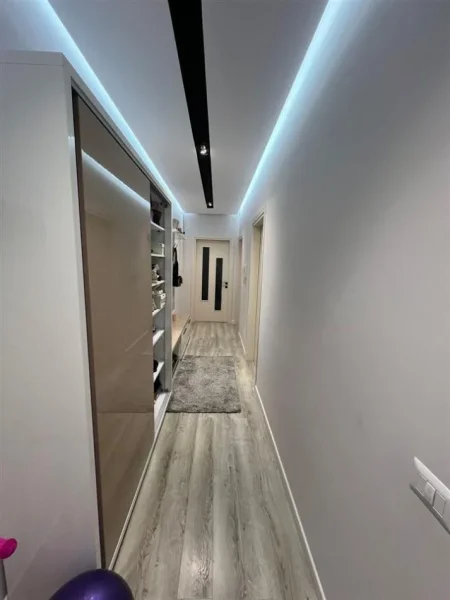 Tirane, jepet me qera apartament 2+1+Ballkon Kati 3, 106 m² 1.200 € (Liqeni i Thate)