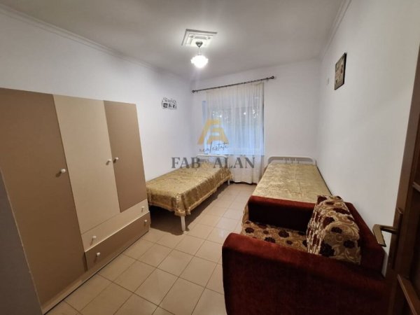 Tirane, jepet me qera apartament 2+1 , 470 € (Rruga Mine Peza)