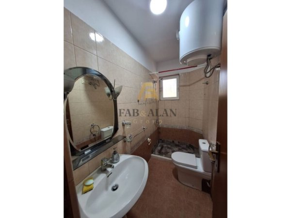 Tirane, jepet me qera apartament 2+1 , 470 € (Rruga Mine Peza)