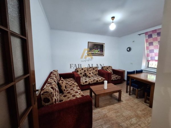 Tirane, jepet me qera apartament 2+1 , 470 € (Rruga Mine Peza)