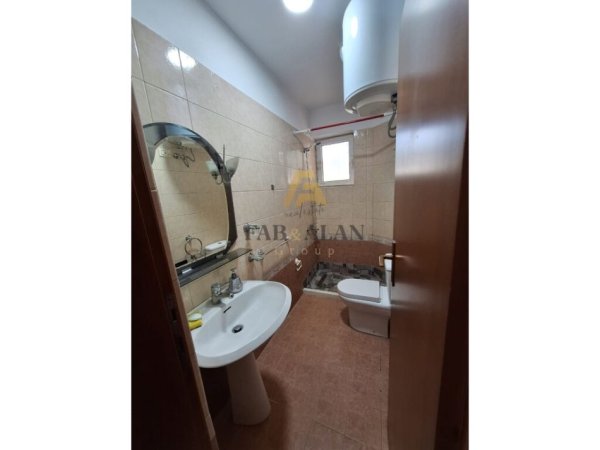 Tirane, jepet me qera apartament 2+1 , 470 € (Rruga Mine Peza)