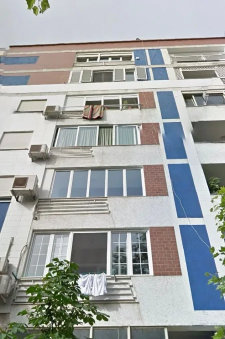 Tirane, jepet me qera ambjent biznesi Kati 0, 89 m² 800 € 
