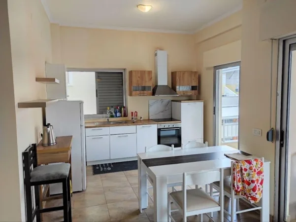 Tirane, jepet me qera apartament 3+1 Kati 2, 128 m² 650 € (Liqeni i Thate)