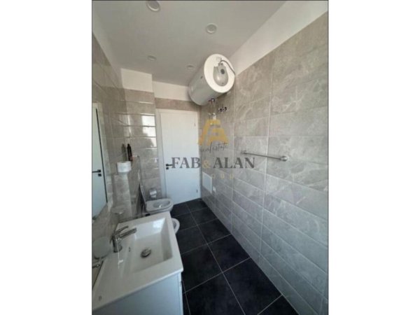 Tirane, jepet me qera apartament 2+1 , 700 € (Porcelan)