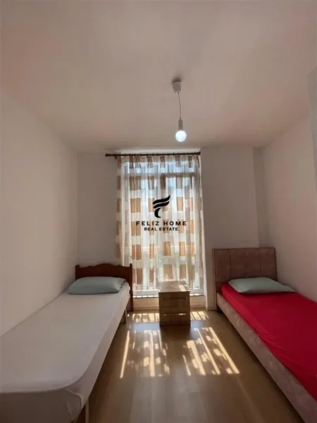 Tirane, jepet me qera apartament 2+1+Ballkon Kati 3, 100 m² 600 € (TREGU ELEKTRIK)