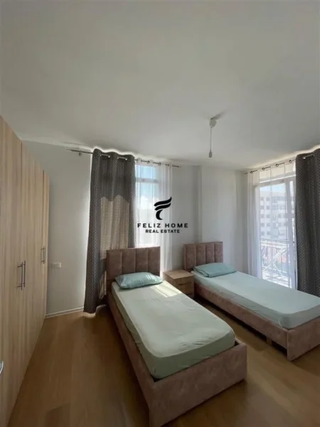 Tirane, jepet me qera apartament 2+1+Ballkon Kati 3, 100 m² 600 € (TREGU ELEKTRIK)