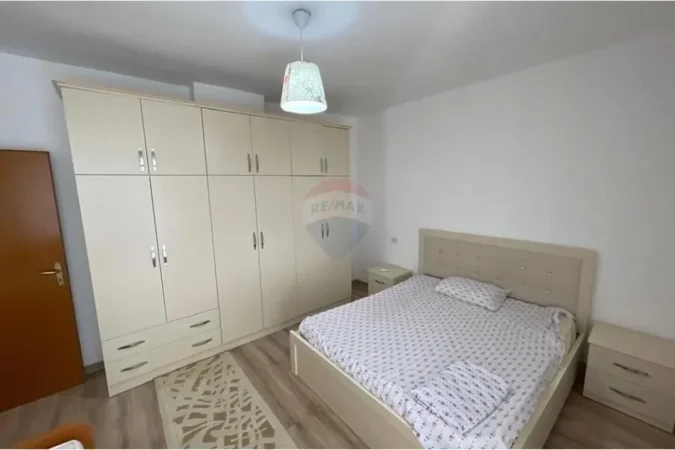 Tirane, jepet me qera apartament 2+1 Kati 7, 110 m² 700 € (Rruga Muhamet Gjollesha)