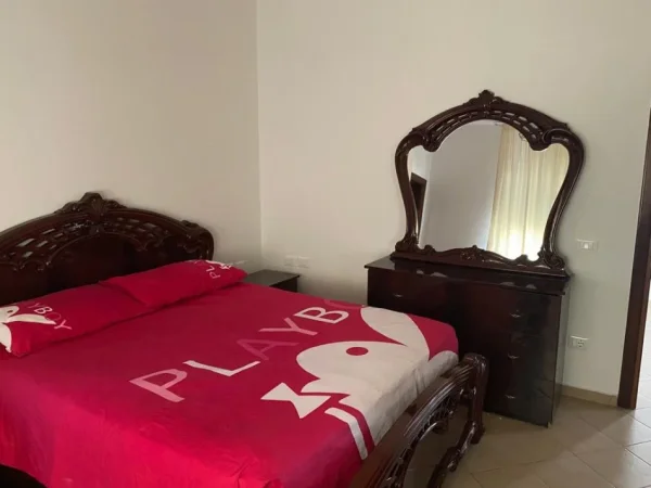 Tirane, jepet me qera apartament 3+1 Kati 3, 140 m² 700 € (Qytet Studenti)