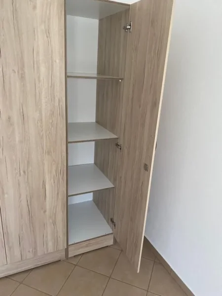 Tirane, jepet me qera apartament 3+1 Kati 3, 140 m² 700 € (Qytet Studenti)