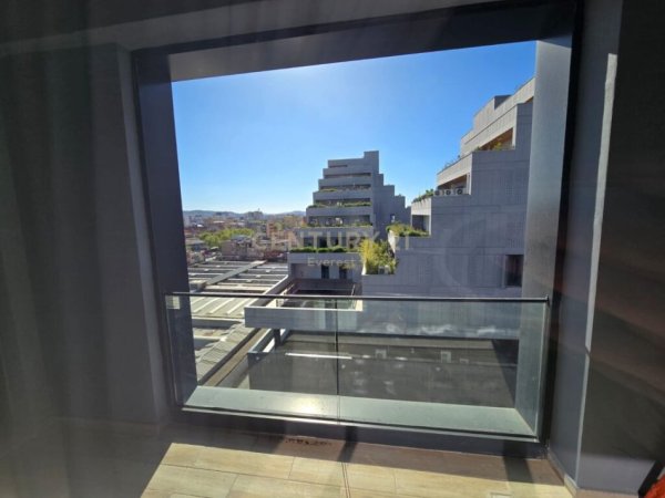 Tirane, jepet me qera apartament 2+1 Kati 8, 75 m² 500 € (Rruga 5 Maj)