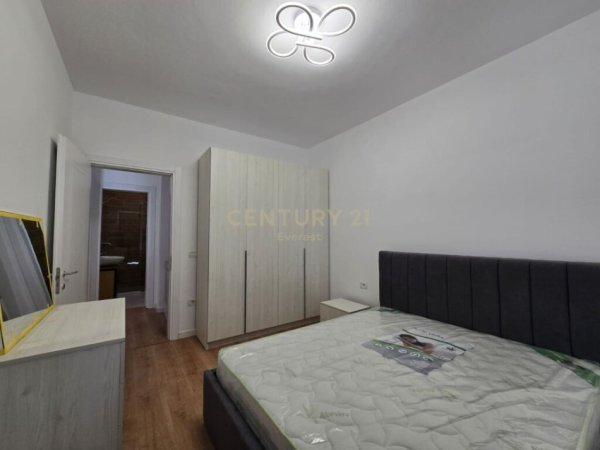 Tirane, jepet me qera apartament 2+1 Kati 8, 75 m² 500 € (Rruga 5 Maj)