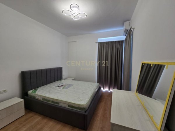 Tirane, jepet me qera apartament 2+1 Kati 8, 75 m² 500 € (Rruga 5 Maj)