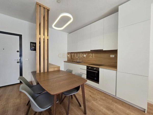 Tirane, jepet me qera apartament 2+1 Kati 8, 75 m² 500 € (Rruga 5 Maj)