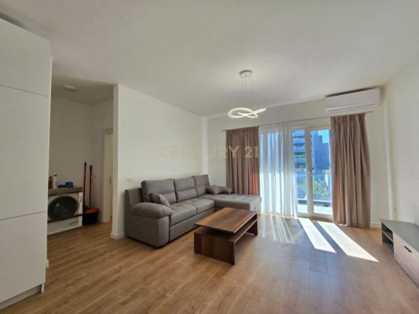 Tirane, jepet me qera apartament 2+1 Kati 8, 75 m² 500 € (Rruga 5 Maj)