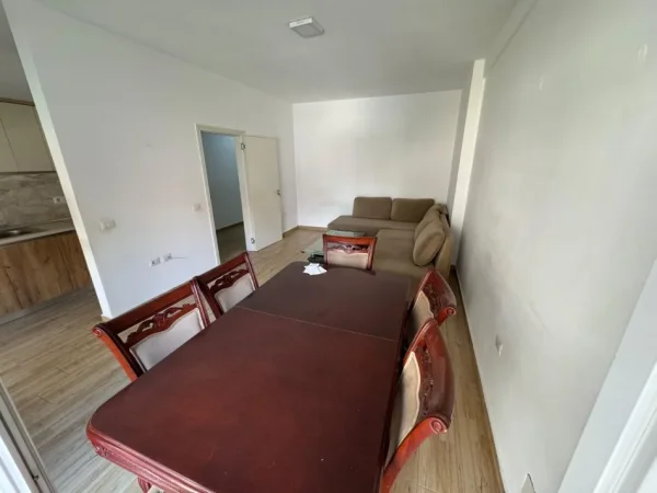 Tirane, shitet apartament 1+1+Ballkon Kati 2, 85 m² 145.000 € (5 Maji)