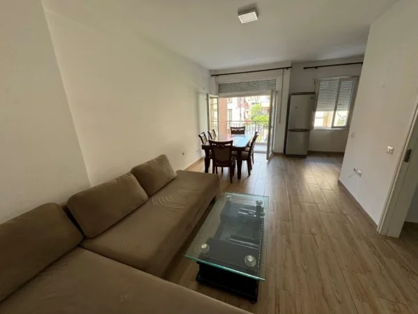 Tirane, shitet apartament 1+1+Ballkon Kati 2, 85 m² 145.000 € (5 Maji)