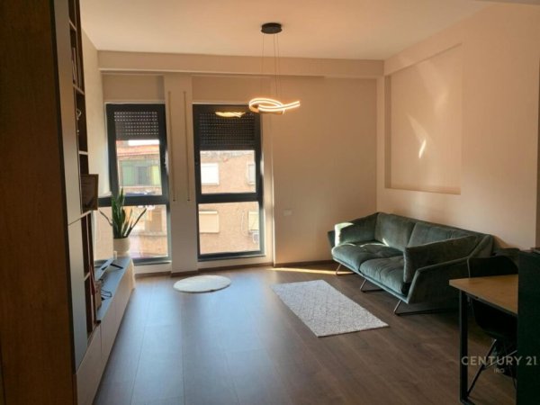 Tirane, jepet me qera apartament 2+1 Kati 4, 101 m² 900 € (prane gjimnazit sami frasheri)