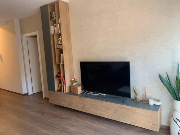 Tirane, jepet me qera apartament 2+1 Kati 4, 101 m² 900 € (prane gjimnazit sami frasheri)
