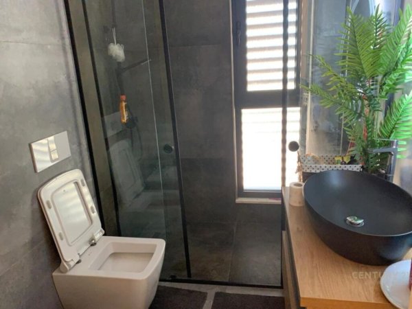 Tirane, jepet me qera apartament 2+1 Kati 4, 101 m² 900 € (prane gjimnazit sami frasheri)