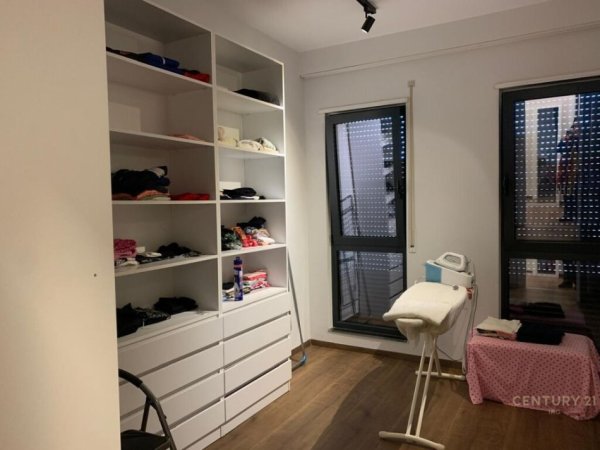 Tirane, jepet me qera apartament 2+1 Kati 4, 101 m² 900 € (prane gjimnazit sami frasheri)