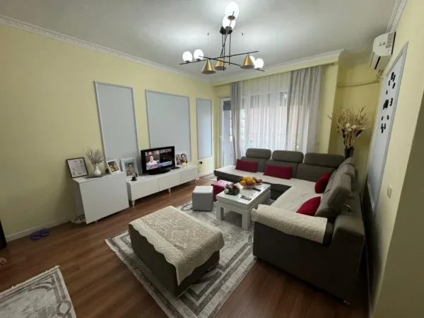 Tirane, shitet apartament 2+1+Ballkon Kati 3, 100 m² 155.000 € (5 Maji)