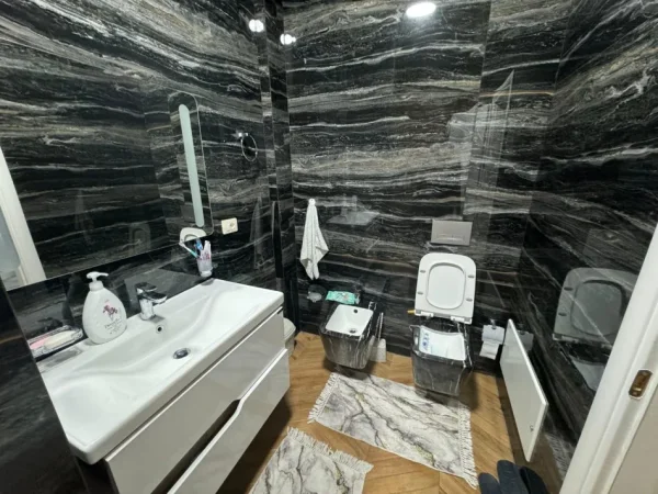 Tirane, shitet apartament 2+1+Ballkon Kati 3, 100 m² 155.000 € (5 Maji)