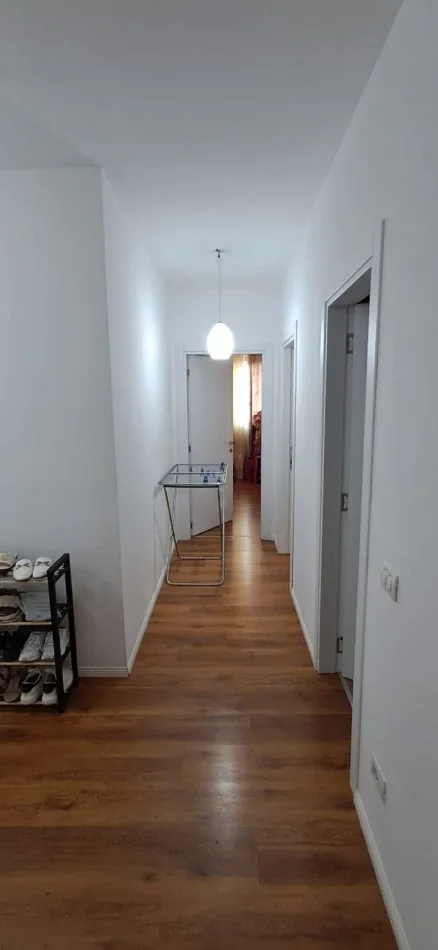 Tirane, jepet me qera apartament 2+1+Ballkon , 100 m² 600 € (ASTIR, PALLATI EGLO)