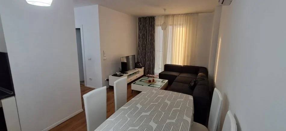 Tirane, jepet me qera apartament 2+1+Ballkon , 100 m² 600 € (ASTIR, PALLATI EGLO)