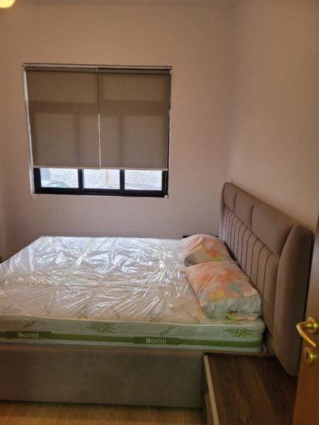 Tirane, jepet me qera apartament 1+1+Ballkon Kati 2, 55 m² 650 € (QENDER)