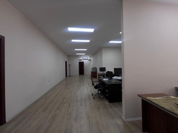 Tirane, jepet me qera zyre Kati 1, 190 m² 3.000 € (Bulevardi Gjergj Fishta- prane Fushave te Tenisit)