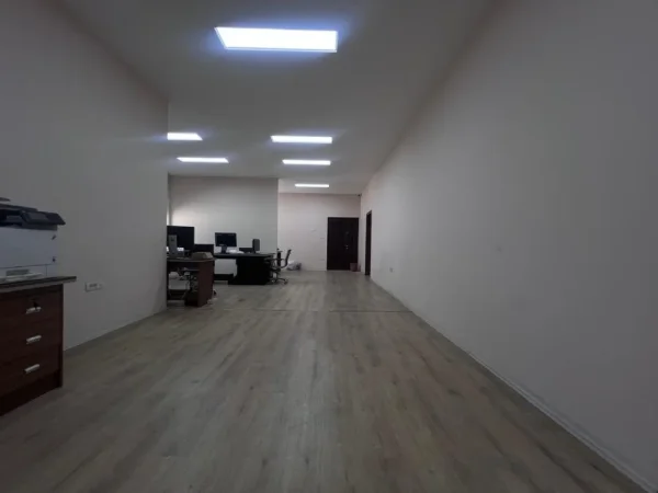 Tirane, jepet me qera zyre Kati 1, 190 m² 3.000 € (Bulevardi Gjergj Fishta- prane Fushave te Tenisit)