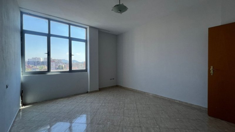 Tirane, jepet me qera apartament 3+1+Ballkon Kati 4, 128 m² 450 € (Rruga Kongresi i Manastirit)