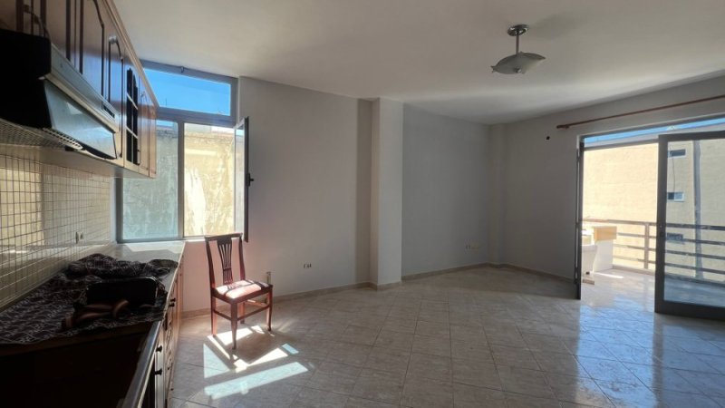 Tirane, jepet me qera apartament 3+1+Ballkon Kati 4, 128 m² 450 € (Rruga Kongresi i Manastirit)