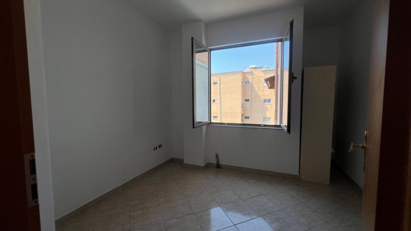 Tirane, jepet me qera apartament 3+1+Ballkon Kati 4, 128 m² 450 € (Rruga Kongresi i Manastirit)
