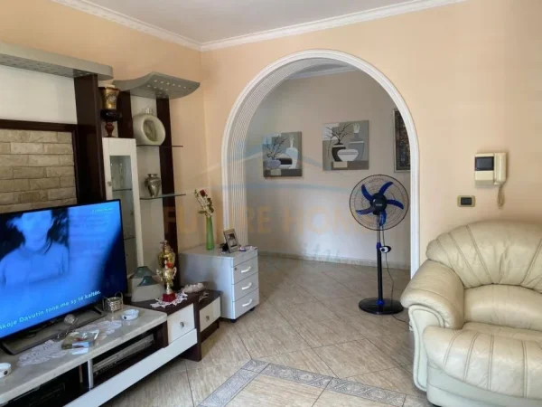 Tirane, shitet apartament 2+1 Kati 5, 86 m² 200.000 € (Myslym Shyri)