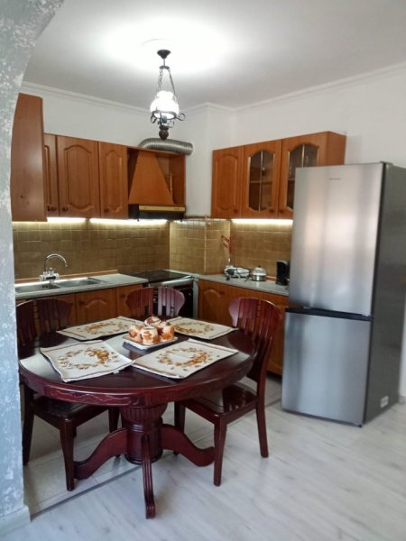 Tirane, jepet me qera apartament 2+1+Ballkon Kati 9, 80 m² 600 € (KOMUNA E PARISIT)