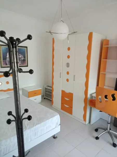Tirane, jepet me qera apartament 2+1+Ballkon Kati 9, 80 m² 600 € (KOMUNA E PARISIT)