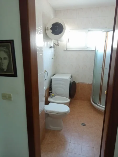 Tirane, jepet me qera apartament 2+1+Ballkon Kati 9, 80 m² 600 € (KOMUNA E PARISIT)