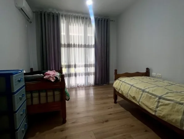 Tirane, jepet me qera apartament 2+1+Ballkon , 90 m² 400 € (Restorant Fresku)